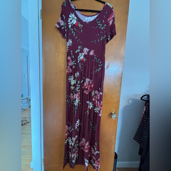 Amazon Dresses & Skirts - Floral Burgundy Maxi Dress
